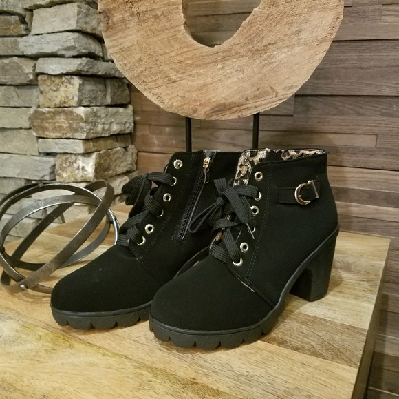 NWT Womens Ankle "Martin" Zipper Buckle Booties - Picture 2 of 7